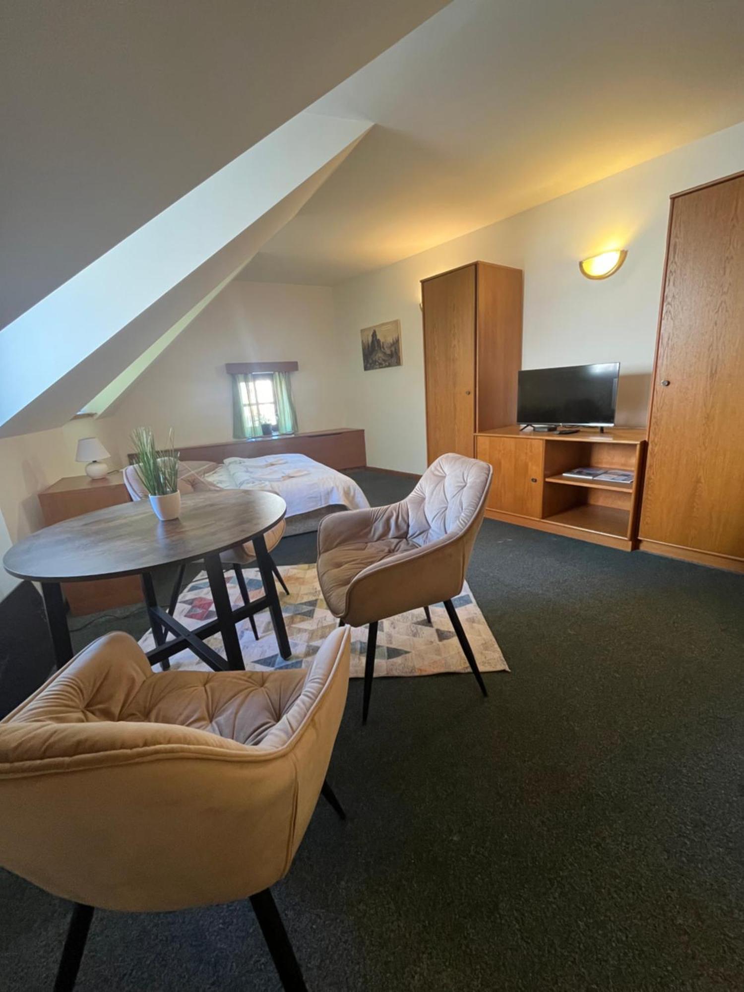 Apartmany Baroko Броумов Екстер'єр фото