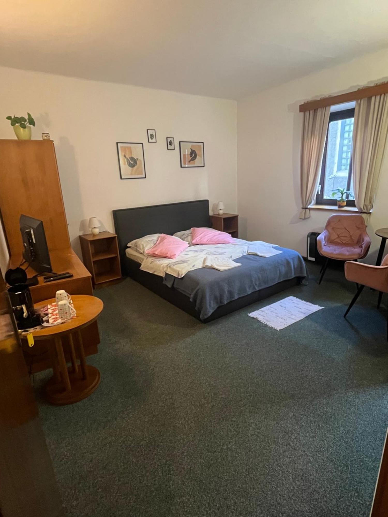 Apartmany Baroko Броумов Екстер'єр фото