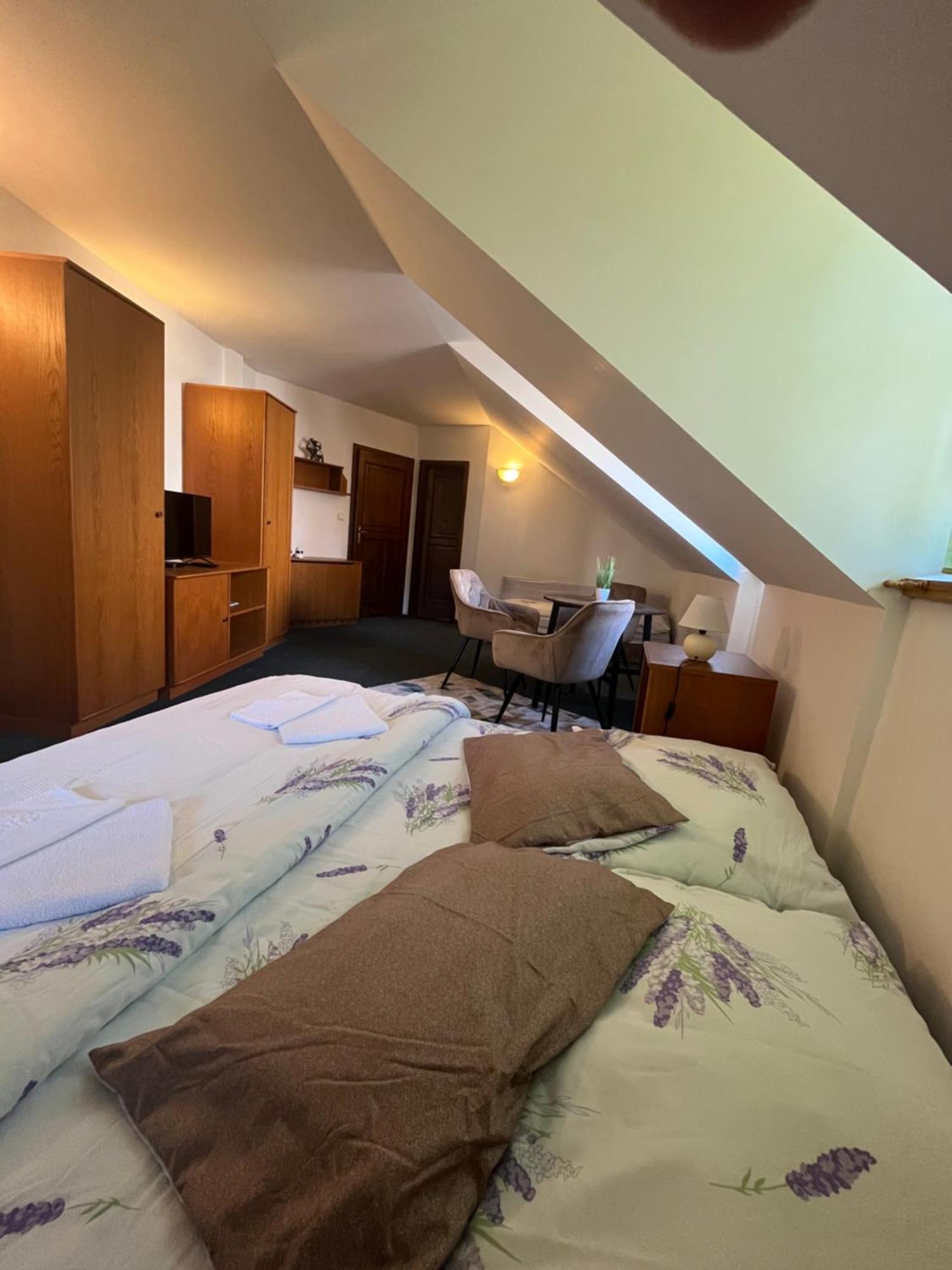 Apartmany Baroko Броумов Екстер'єр фото